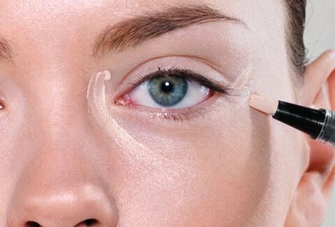 It is better to eliminate wrinkles under the eyes than to cover them with cosmetics